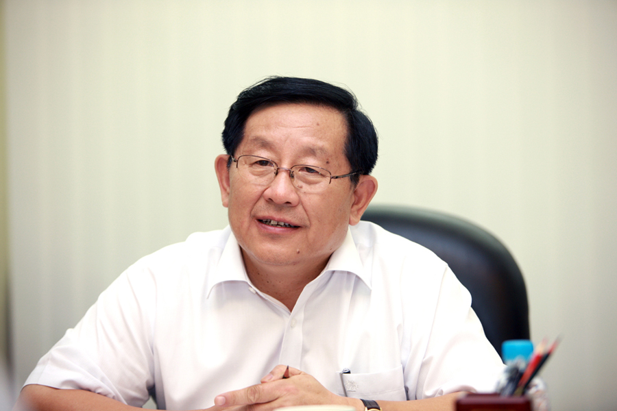 萬(wàn)鋼：重視電池等基礎(chǔ)研究 新能源車(chē)推廣需全社會(huì)支持