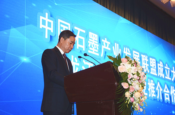 工業(yè)和信息化部副部長(zhǎng)、黨組成員辛國(guó)斌出席大會(huì)并講話 工業(yè)和信息化部副部長(zhǎng)、黨組成員辛國(guó)斌出席大會(huì)并講話