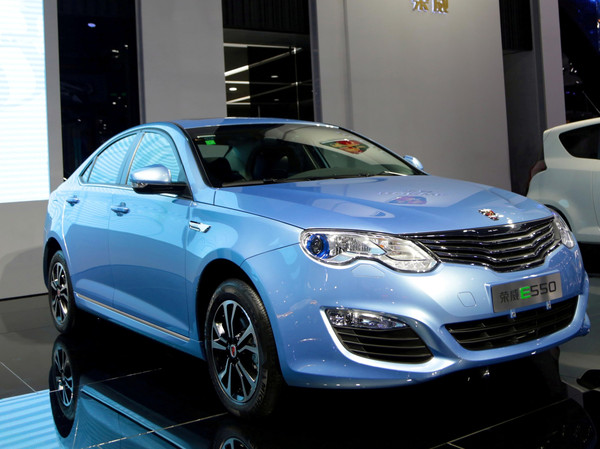 上半年我國(guó)汽車(chē)產(chǎn)銷(xiāo)保持穩(wěn)定增長(zhǎng) 新能源汽車(chē)牽引行業(yè)轉(zhuǎn)型 
