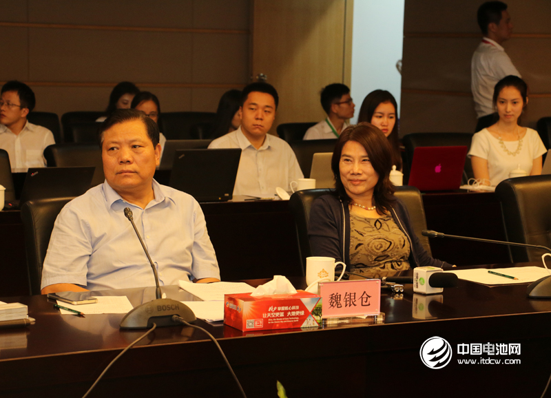 董明珠與魏銀倉出席媒體交流會(huì)