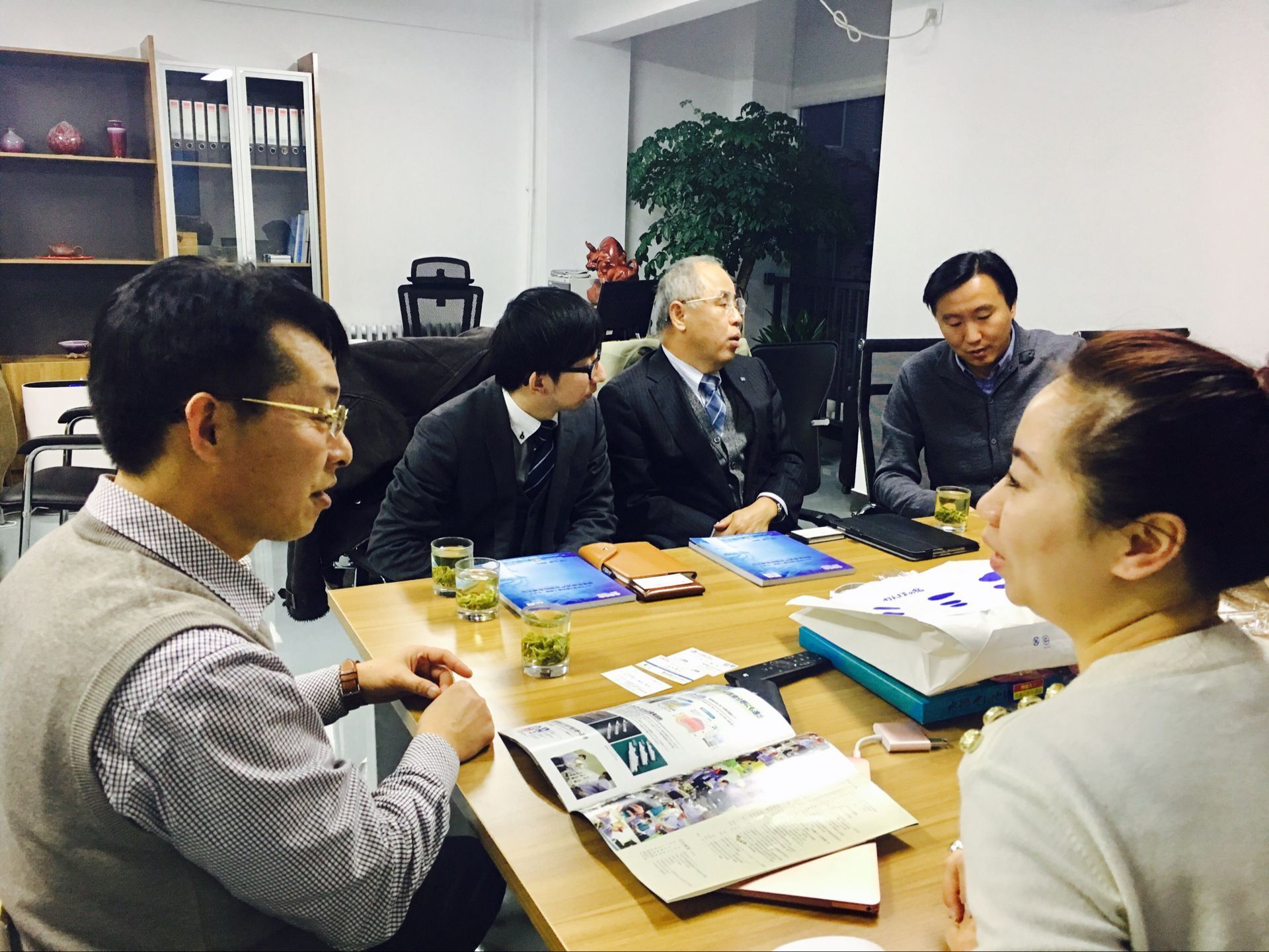 日本Finetec株式會(huì)社社長(zhǎng)本木敏彥等一行到訪中國(guó)電池網(wǎng)總部