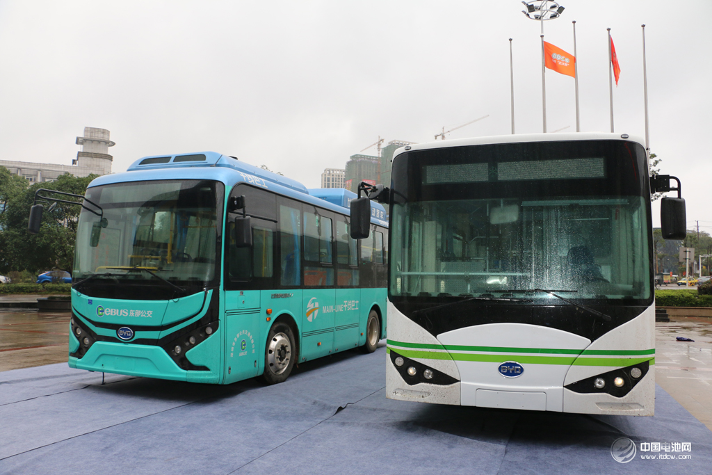 比亞迪新能源客車成為第4屆鋰電“達(dá)沃斯”嘉賓接待專用車 比亞迪新能源客車成為第4屆鋰電“達(dá)沃斯”嘉賓接待專用車