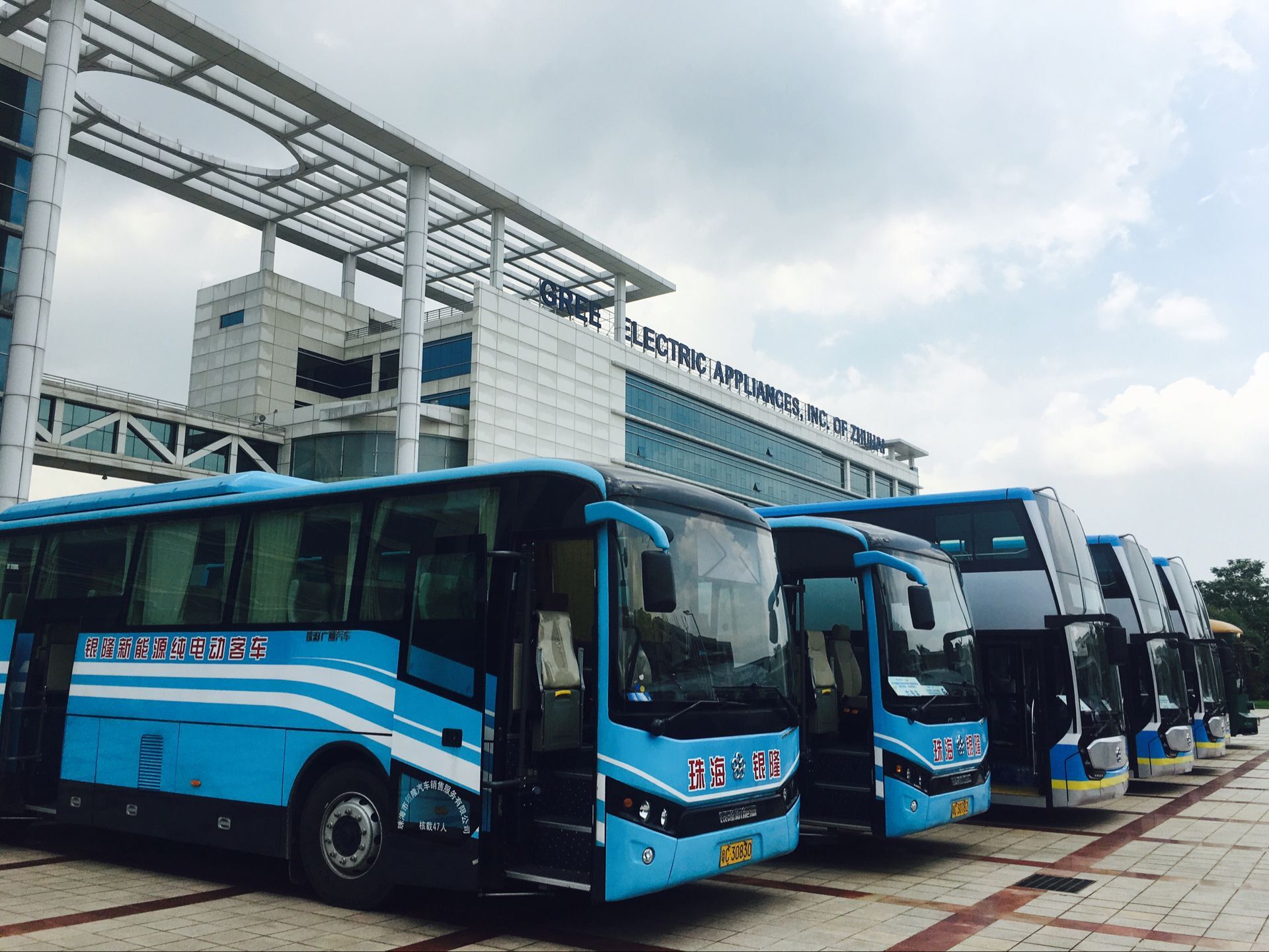 珠海銀隆生產(chǎn)的新能源客車