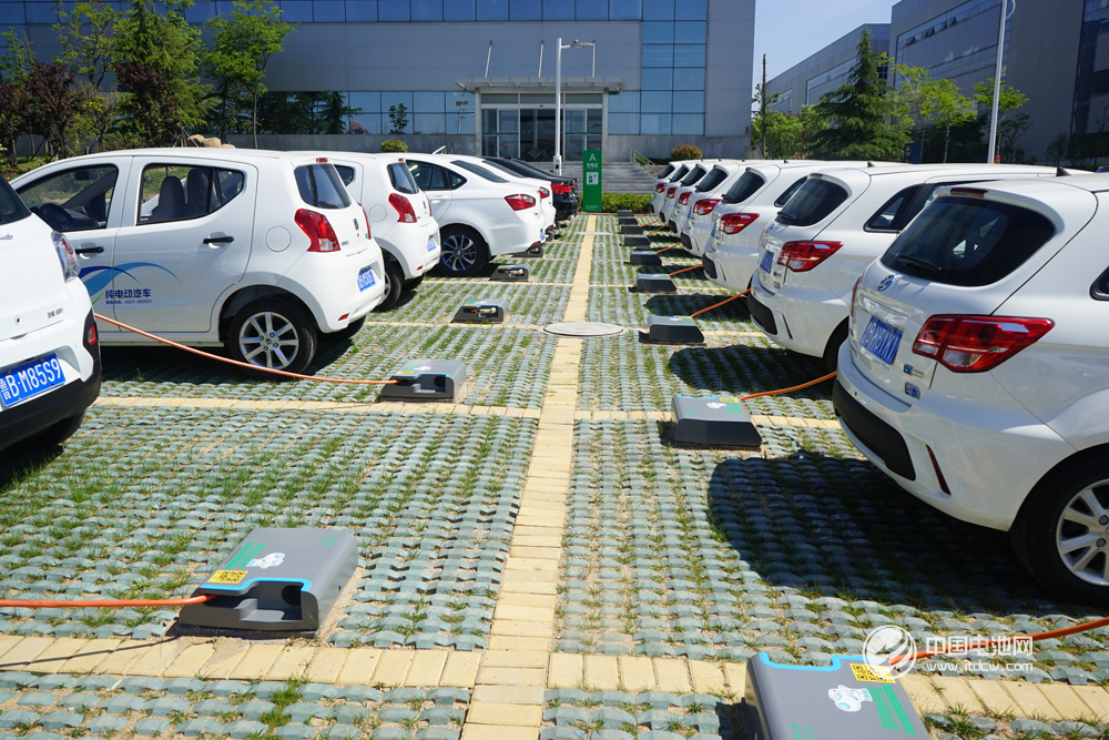 我國新能源汽車產業規模全球領先 未來將加快提升核心技術