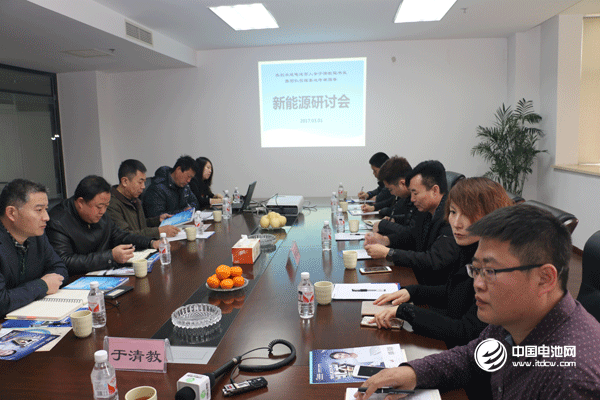調研團一行與威海臨港創業創新基地優秀企業領導人交流、座談