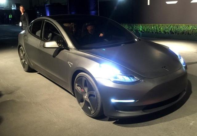 特斯拉MODEL 3量產(chǎn)車或6月亮相 外觀將調(diào)整 特斯拉MODEL 3量產(chǎn)車或6月亮相 外觀將調(diào)整