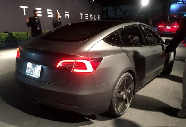 特斯拉MODEL 3量產(chǎn)車或6月亮相 外觀將調(diào)整 特斯拉MODEL 3量產(chǎn)車或6月亮相 外觀將調(diào)整