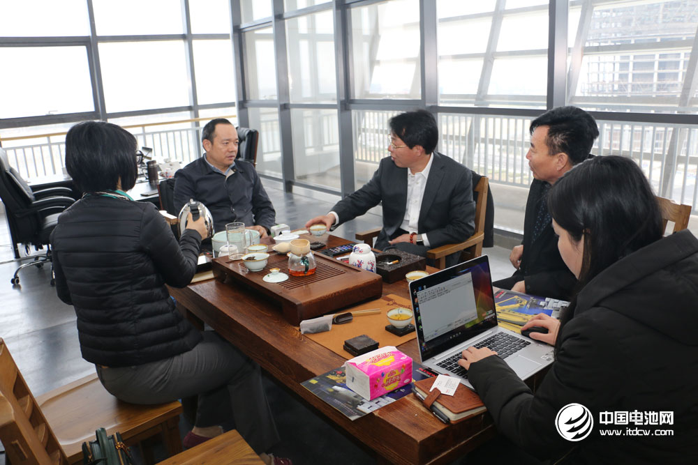 中國鋰電新能源產業鏈調研團一行與英特盛總經理于曉峰座談 中國鋰電新能源產業鏈調研團一行與英特盛總經理于曉峰座談