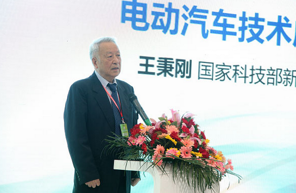 王秉剛：銀隆快充技術(shù)將成為新能源車市場(chǎng)化的一個(gè)優(yōu)先選擇