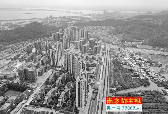 廣州南沙自貿(mào)區(qū)經(jīng)濟(jì)發(fā)展快速，大片樓盤拔地而起