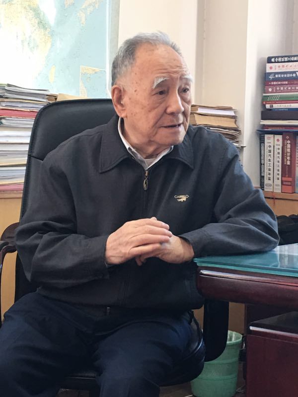 原機(jī)械工業(yè)部部長(zhǎng)何光遠(yuǎn)