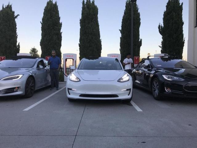 Model 3新照揭開最終版設(shè)計(jì)  續(xù)航可達(dá)483公里