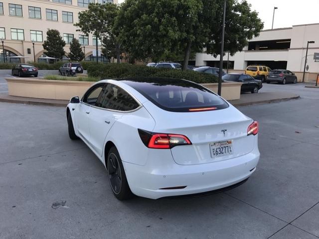 Model 3新照揭開最終版設(shè)計(jì)  續(xù)航可達(dá)483公里