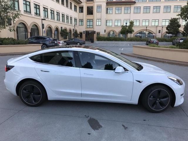 Model 3新照揭開最終版設(shè)計(jì)  續(xù)航可達(dá)483公里