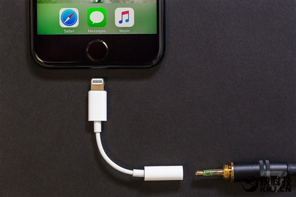 蘋果iPhone 7S/8外形統(tǒng)一：標配無線充電（圖）