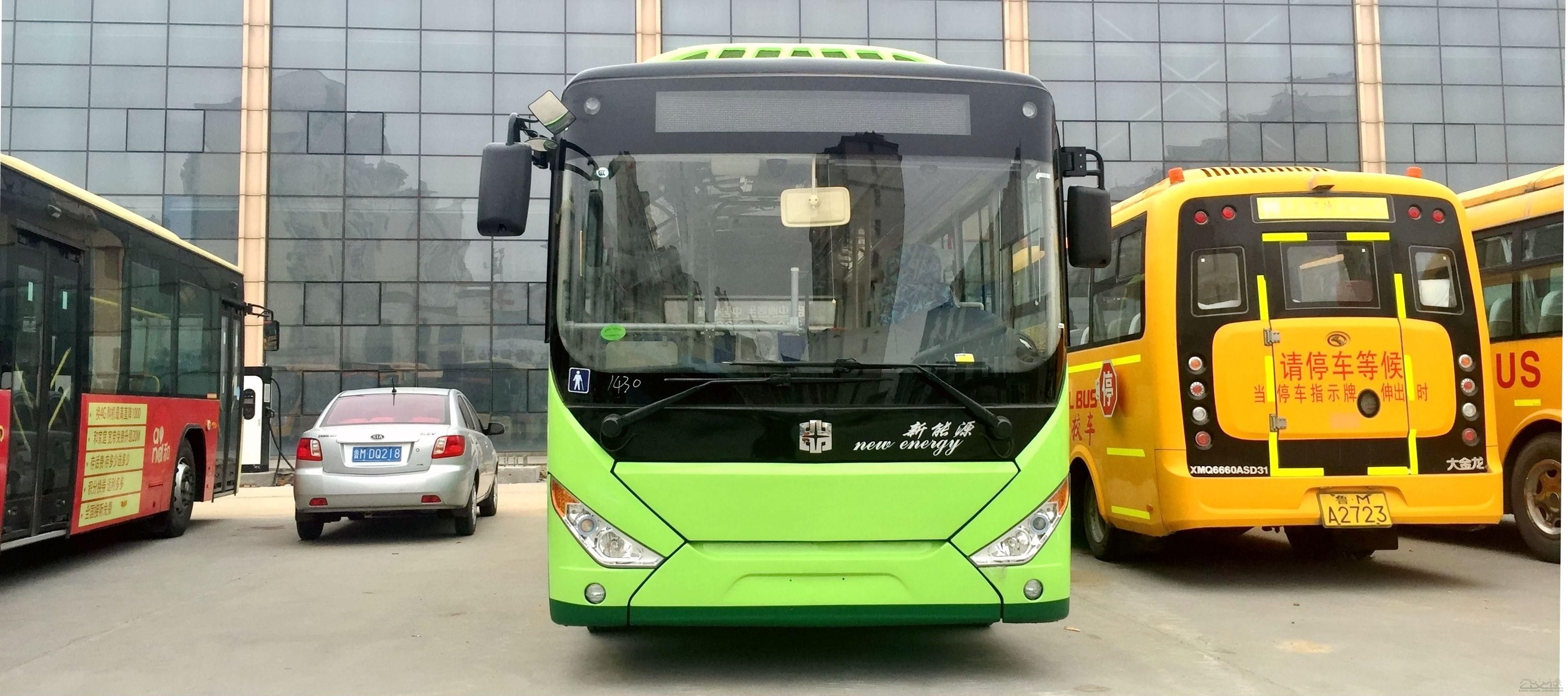 我國新能源汽車保有量達(dá)到100.4萬輛 公共充電樁超16萬個(gè)
