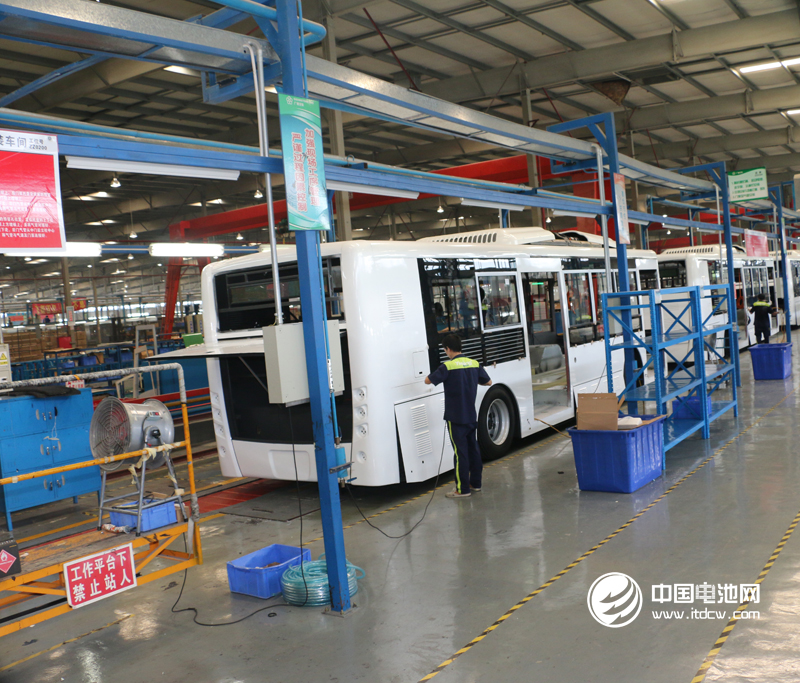 新能源汽車雙積分政策確認推遲一年！業內出現不同聲音