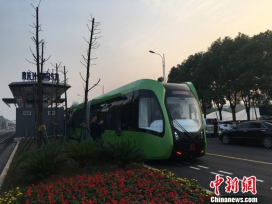 全球首列智軌列車實現上路運行 未來可無人駕駛