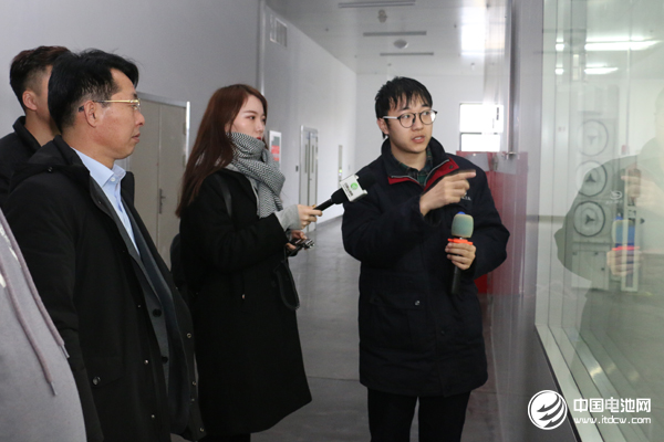 中國鋰電新能源產業鏈調研團一行參觀江蘇中航鋰電 中國鋰電新能源產業鏈調研團一行參觀江蘇中航鋰電