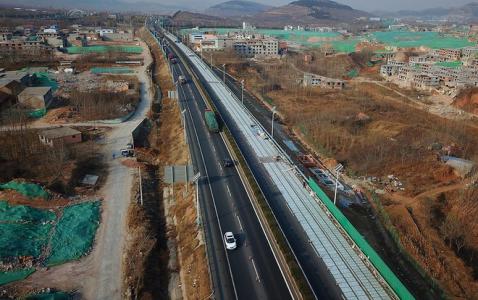 通車僅半年 全球首條1.1千米光伏高速公路為何打起“補丁”