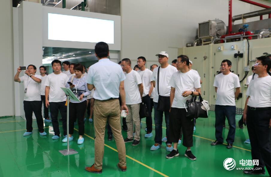 電池百人會企業(yè)家一行參觀考察青島藍(lán)科途膜材料有限公司