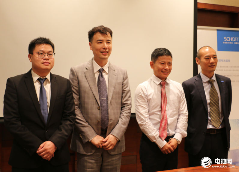 英?？?、肖特相關領導合影