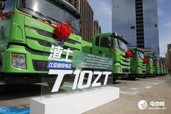2018年7月，全球首批500輛比亞迪純電動智能渣土車在深圳開啟規模化示范運營
