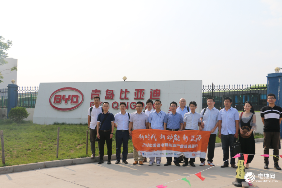 中國(guó)鋰電新能源產(chǎn)業(yè)鏈調(diào)研團(tuán)一行參觀青島比亞迪新能源商用車基地