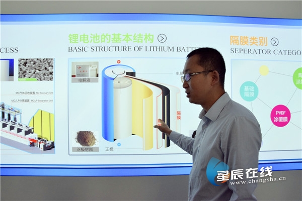 （鋰電池的基本結構圖。以上圖均由 星辰全媒體記者 柳佳路/攝。）