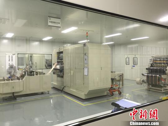 中國固態(tài)鋰電池實(shí)現(xiàn)量產(chǎn) 電動汽車或?qū)⒂姵馗锩? alt=