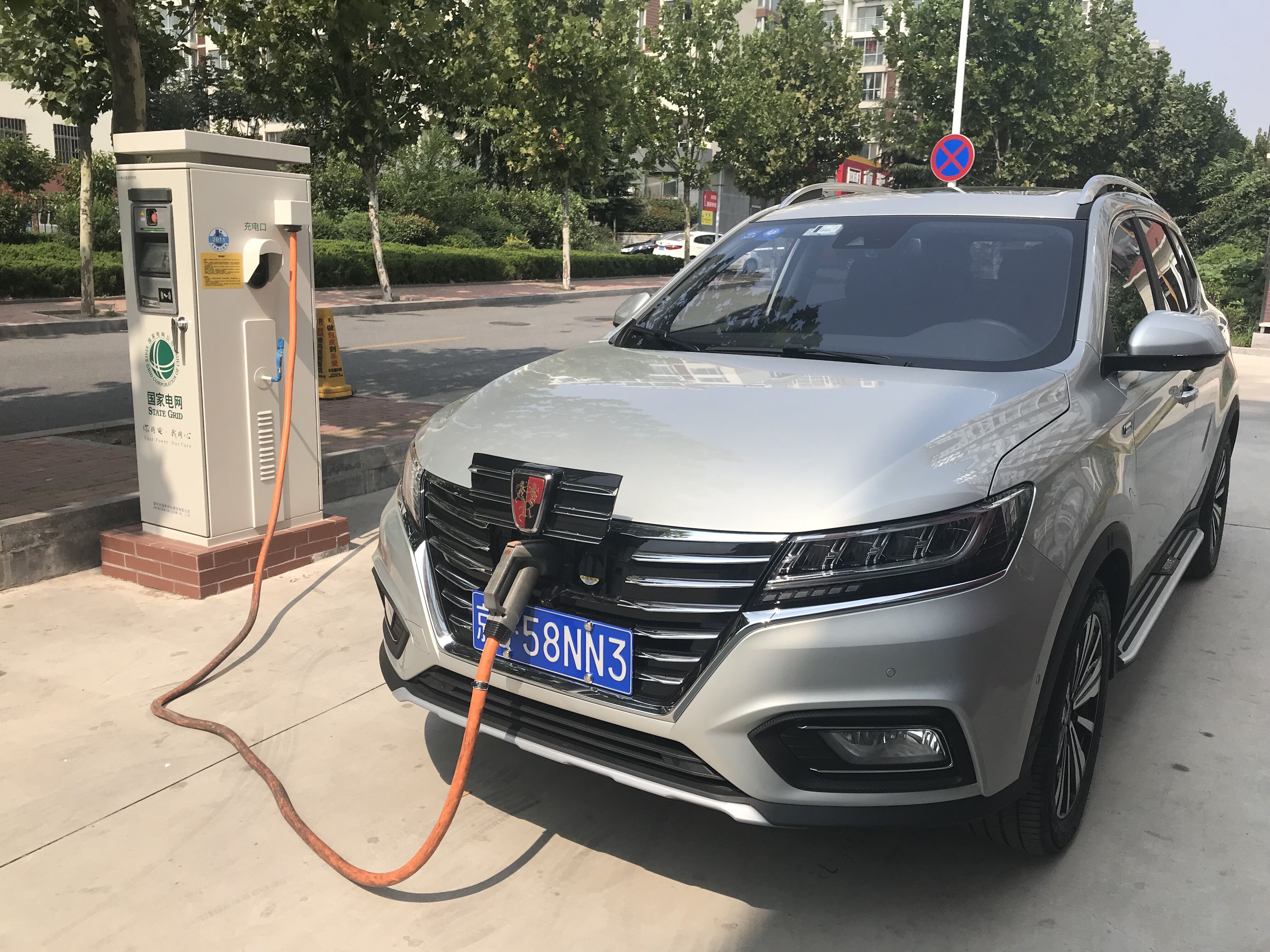 電動車充電
