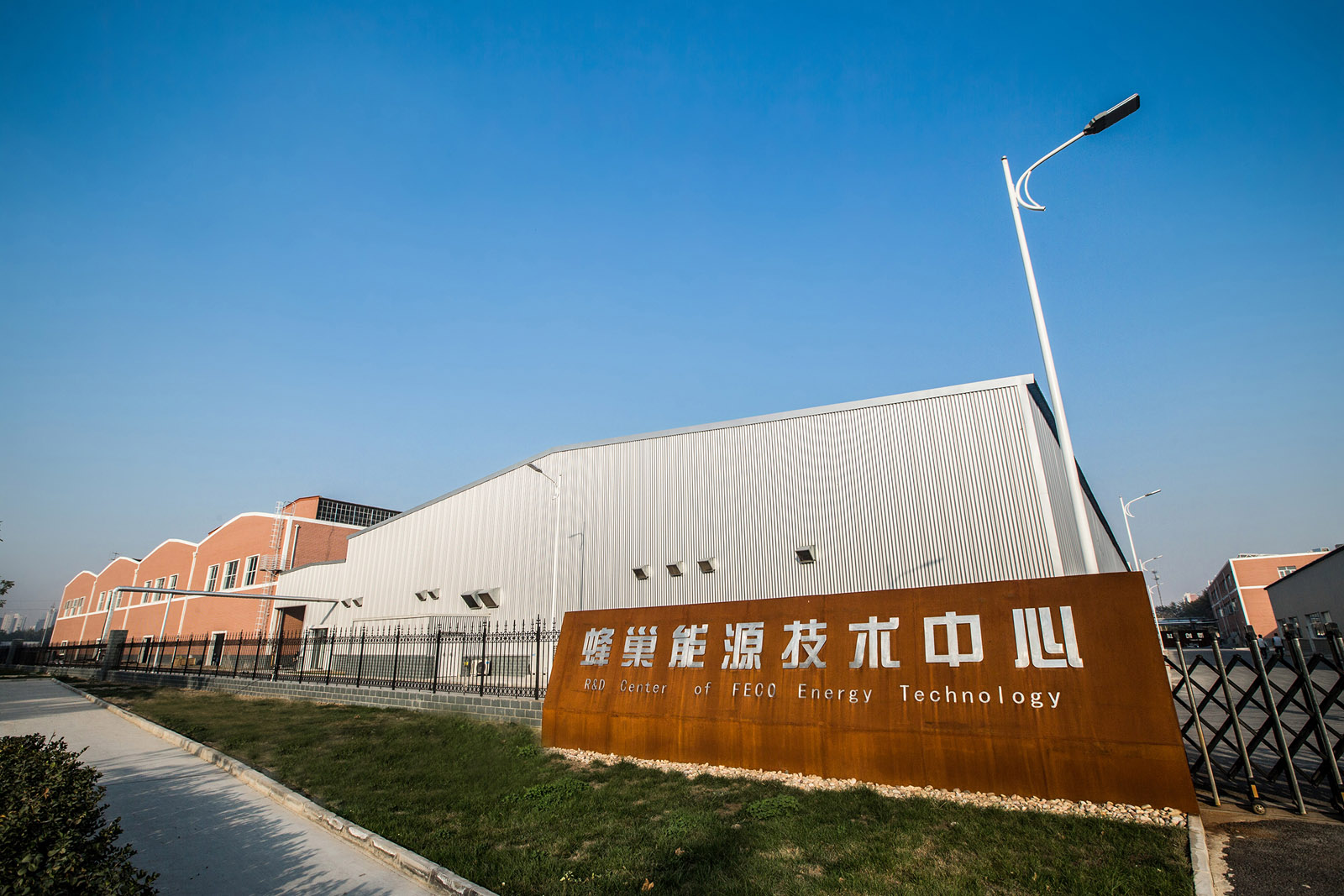 首創方形鋁殼電芯高速疊片工藝 下一個動力電池“獨角獸”會是它？