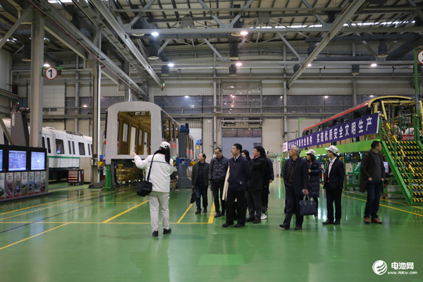 中車株機(jī)年產(chǎn)1000臺(tái)電力機(jī)車 “電動(dòng)”火車頭拉出535億元出口訂單