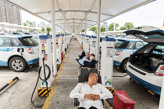 想稱霸電動汽車行業?先得跨過中國這道坎 想稱霸電動汽車行業?先得跨過中國這道坎