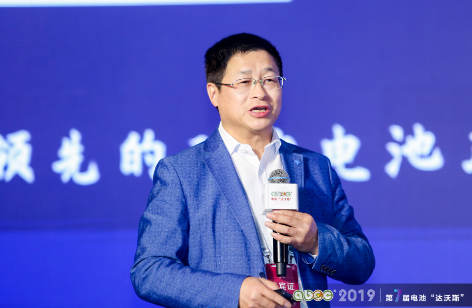 中國科學院上海硅酸鹽研究所能源材料研究中心主任、研究員溫兆銀