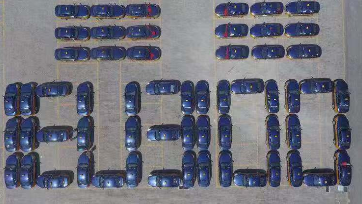 北汽新能源EU300換電出租車投入運(yùn)營 北汽新能源EU300換電出租車投入運(yùn)營
