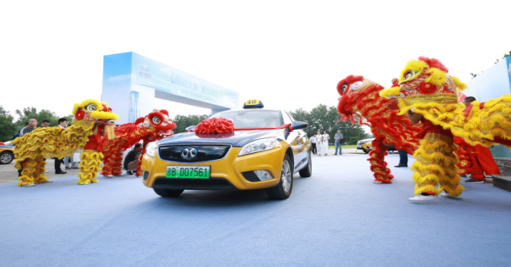 北汽新能源EU300換電出租車投入運(yùn)營 北汽新能源EU300換電出租車投入運(yùn)營