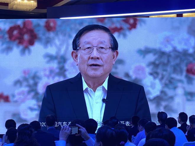 全國(guó)政協(xié)副主席、中國(guó)科協(xié)主席 萬(wàn)鋼