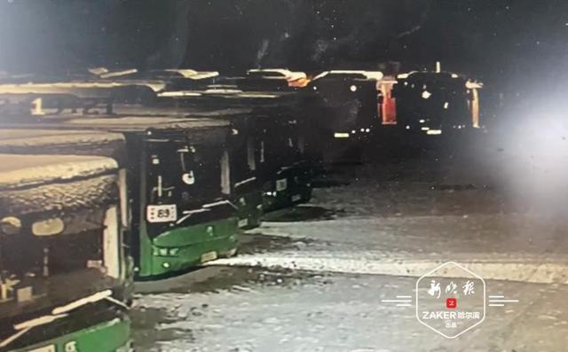 亞星客車電動公交充電起火 消防部門:電池加熱系統異常所致 亞星客車電動公交充電起火 消防部門:電池加熱系統異常所致