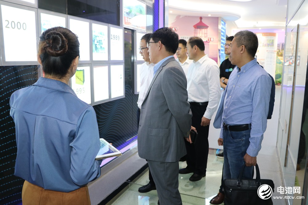 2021年中國電池新能源產(chǎn)業(yè)鏈調(diào)研團(tuán)參觀考察天能股份