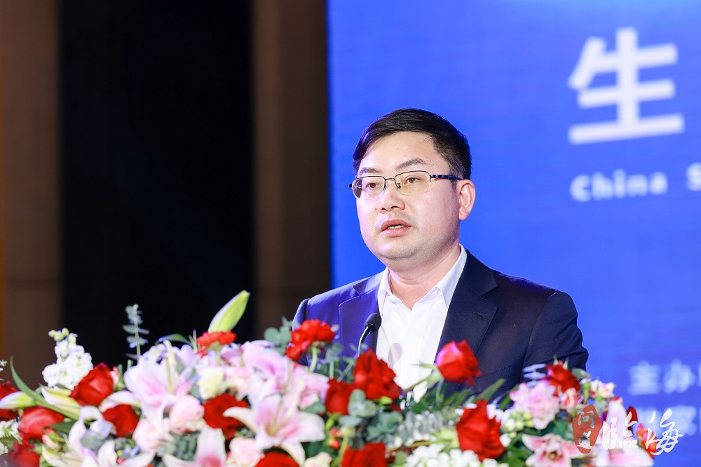   臨海市人民政府黨組成員、副市長(zhǎng)嚴(yán)齊軍