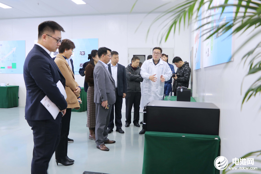 中國電池新能源產業鏈調研團一行參觀考察多氟多新能源 中國電池新能源產業鏈調研團一行參觀考察多氟多新能源