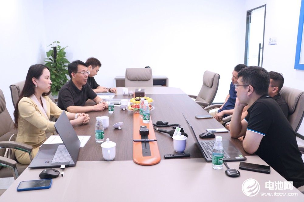 中關村新型電池技術創(chuàng)新聯(lián)盟秘書長于清教一行參觀考察靈鴿科技
