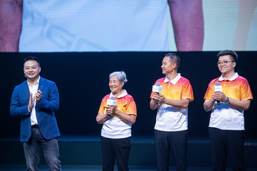 71歲車神奶奶徐茂彩，吉林省紅箭救援隊(duì)成員武海波，和父親一樣選擇瑞虎8的趙越