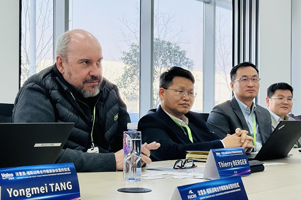 從左至右：法雷奧熱系統中國區副總裁Thierry Berger、熱系統中國區動力總成運營總監王晶、熱系統中國區研發總監楊乾洪、平臺經理孫鍵淇