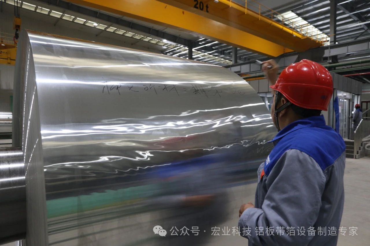 神火新材二期6萬噸電池鋁箔項目首臺軋機帶料調試一次成功