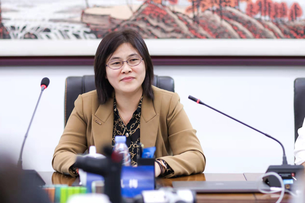 比克電池李鳳梅:祝愿全行業同仁向“芯”而行,順“芯”如意!