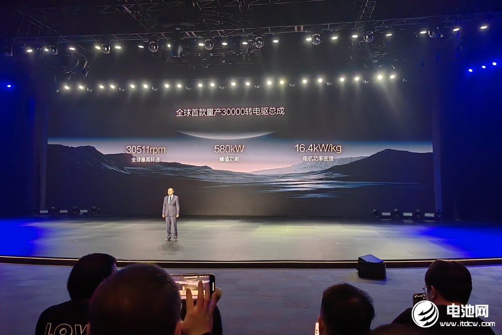 讓充電邁入“兆瓦時(shí)代”，比亞迪改寫新能源發(fā)展史？